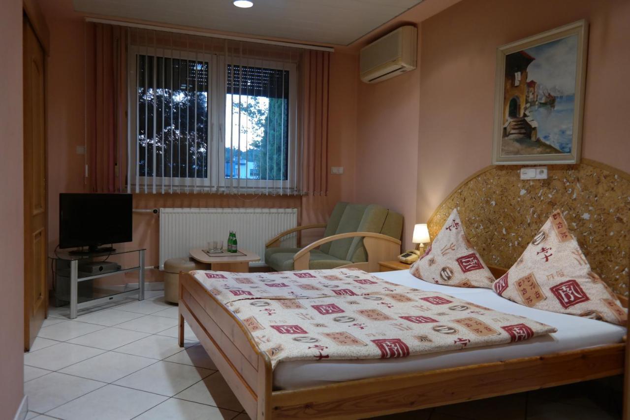 Villamirage Tarnowskie Góry Kültér fotó